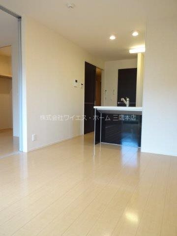 メゾン　アンソレーエ リビング