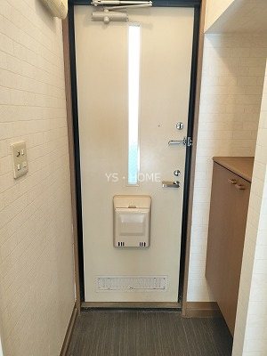 ヴィラ・ファミーユＢ 玄関