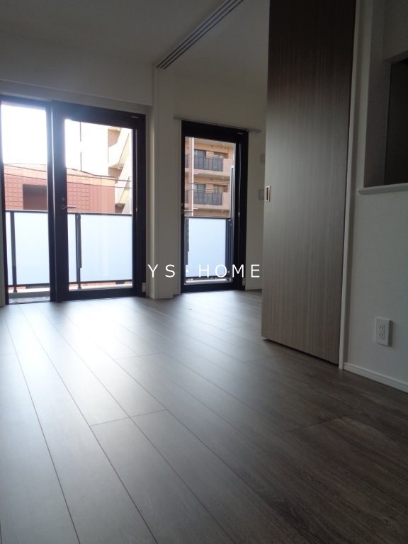 ベルジュール東伏見ii（ベルジュールヒガシフシミツー） リビング