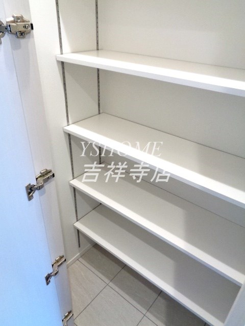 グロリアス西荻窪 玄関