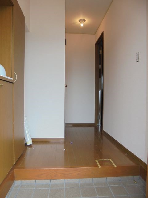 ベルコートB 玄関