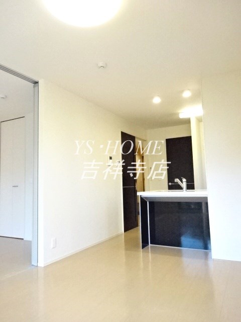 メゾンアンソレーエ リビング