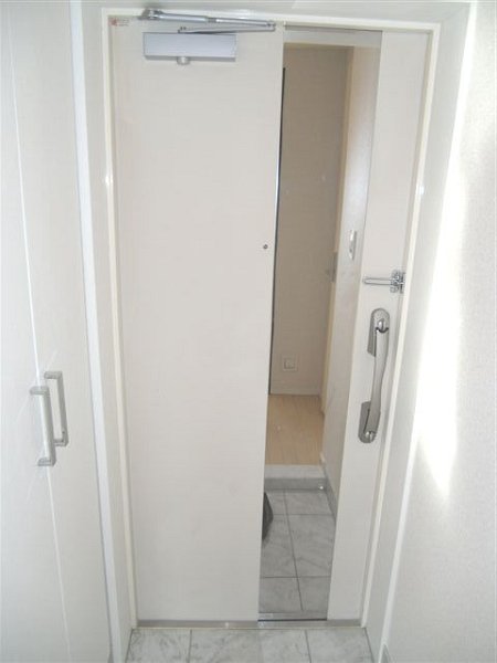 スタンビューレ中野坂上 玄関