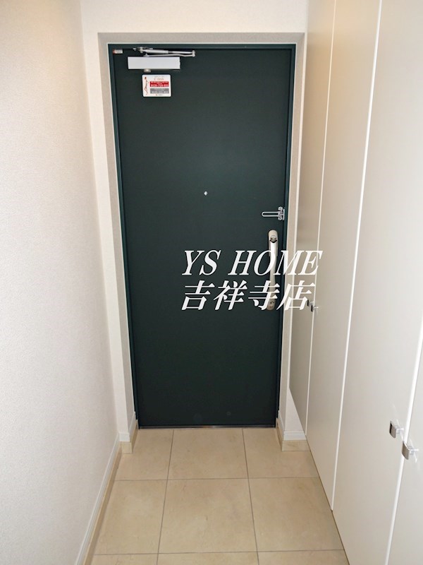 グローリオ三鷹 玄関