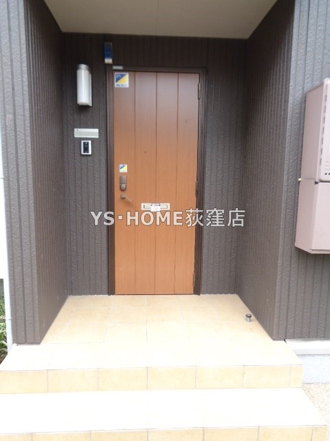 コンソラータ  玄関