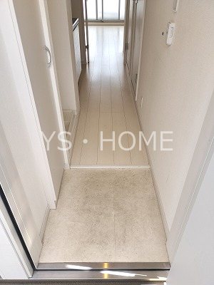 リブリ・アヴニール 玄関