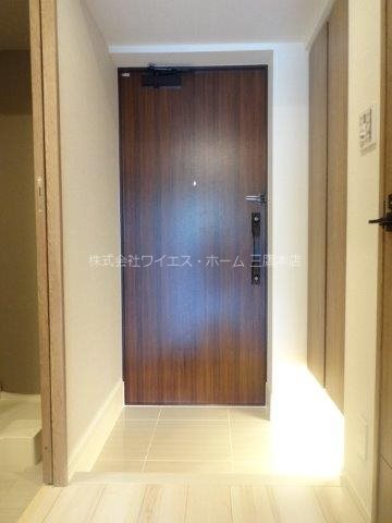 ベルジュール三鷹ステーションハウス 玄関
