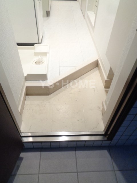 レソム南台 玄関