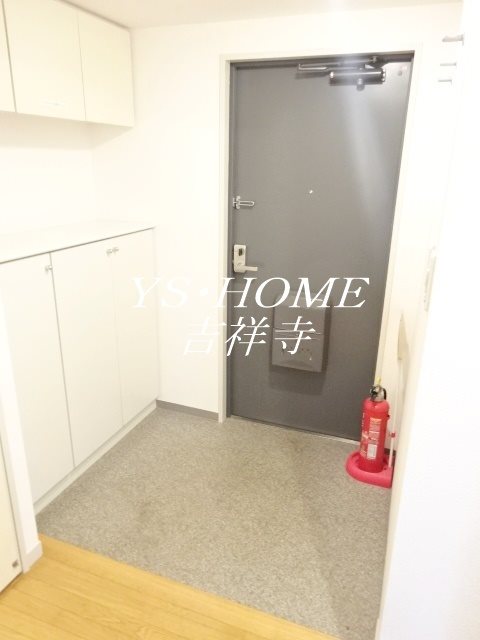 ハイエスト荻窪 玄関