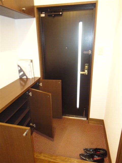 ドゥジェーム・ニイヤ 玄関