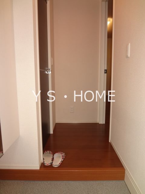 メゾンみつわ 玄関