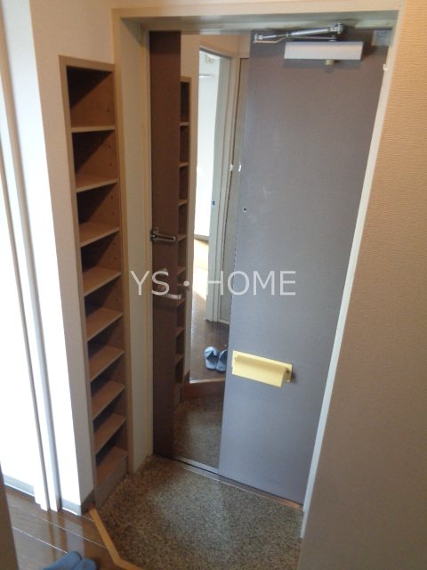 日神パレステージ三鷹 玄関