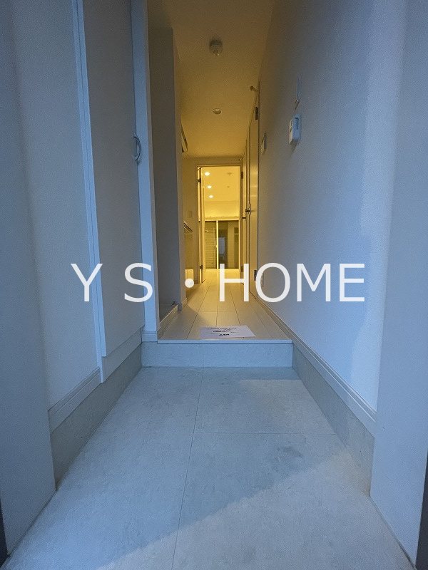 リブリ・ラヴィアンローズ・国立 玄関