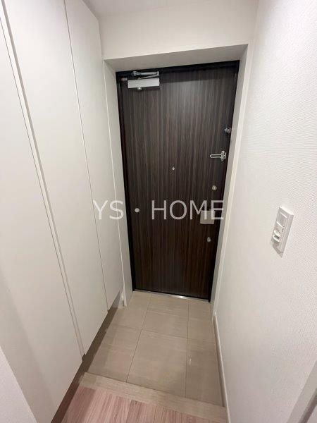 アヴァンカーサ三鷹 玄関