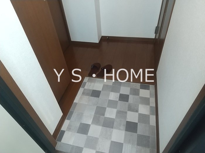 ラ・トゥーエル 玄関