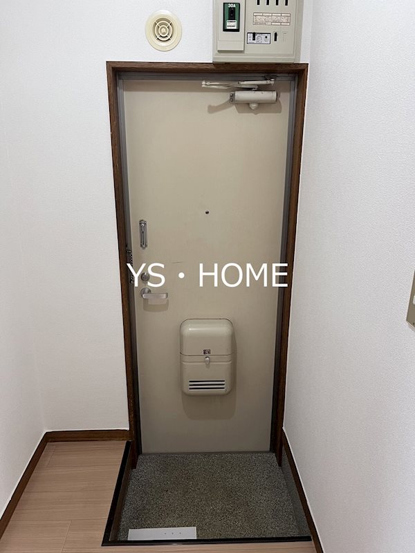 メゾンクリスタル 玄関