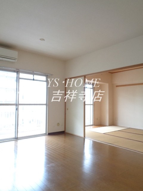 コーポレート小金井梶野通り１号棟  リビング