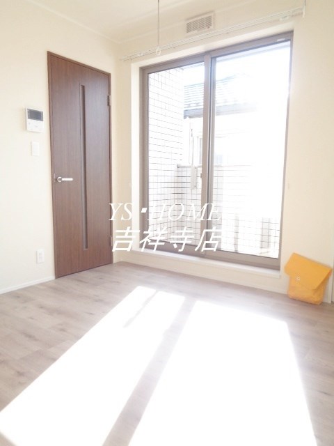 ラシーネ西荻南 リビング