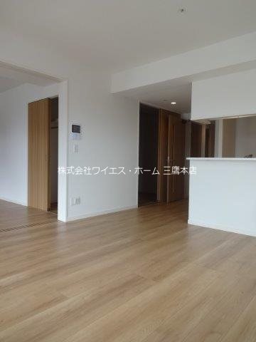 グランシャルール武蔵境 リビング