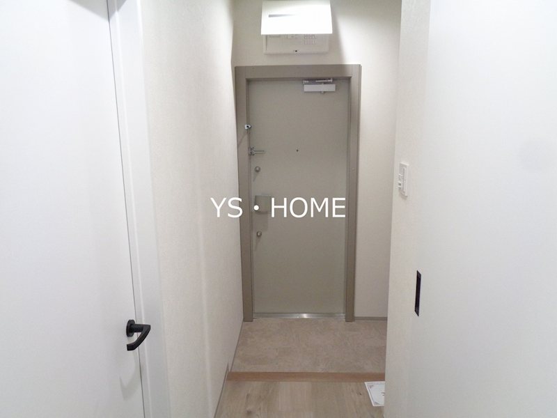 メゾンカルム中落合Ｎｏｒｔｈ     玄関