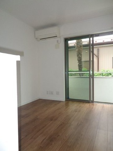 エミフル リビング