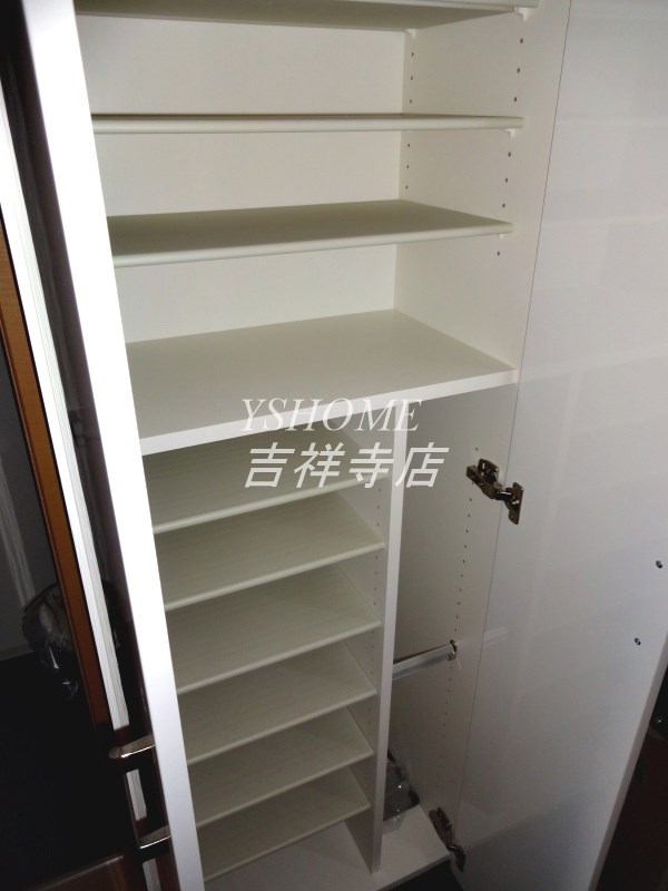 プレール・ドゥーク吉祥寺 玄関