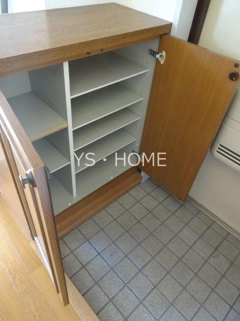 シティウイング 玄関