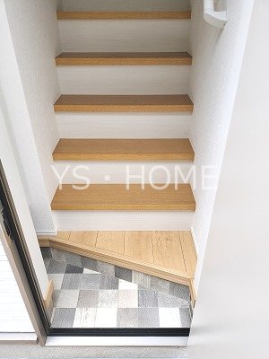 ソルナクレイシア三鷹Ⅱ  玄関