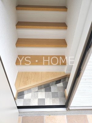 ソルナクレイシア三鷹Ⅱ  玄関