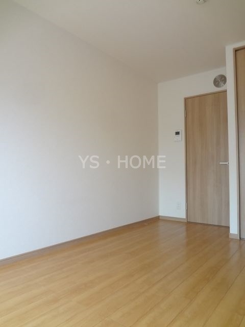 コルヌイエ ベッドルーム