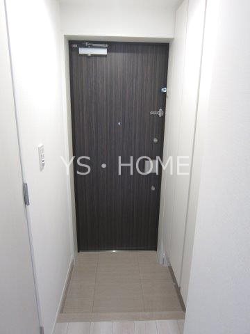 アヴァンカーサ三鷹 玄関