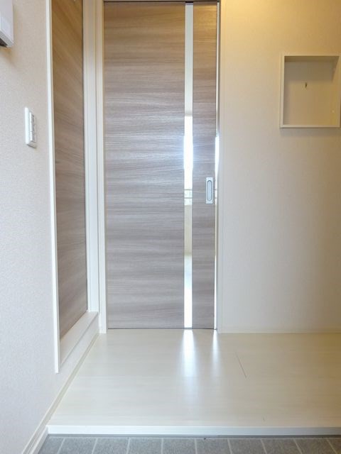 エコモンテＫ   玄関