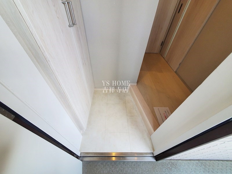 レジディア吉祥寺 玄関