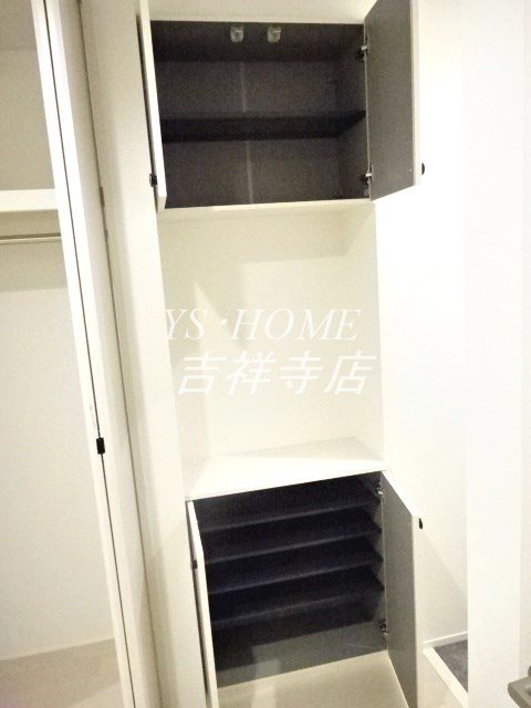 ヴェルデ三鷹 玄関