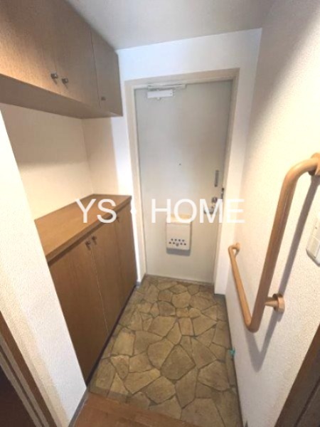 エスト・ネオアージュ 玄関