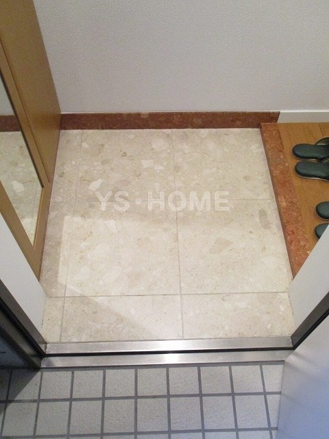 キャッツアイ  玄関