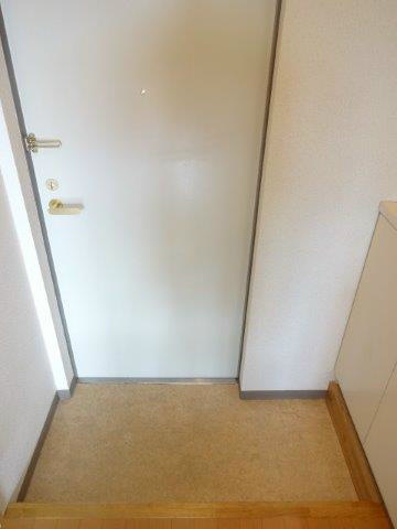 ゼルコバハイツ 玄関