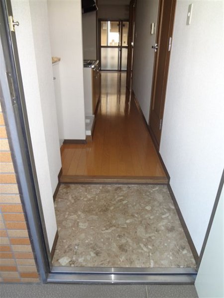 エクセルいづみ 玄関