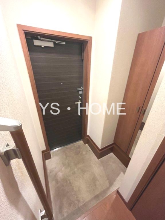 メゾンサクラ 玄関