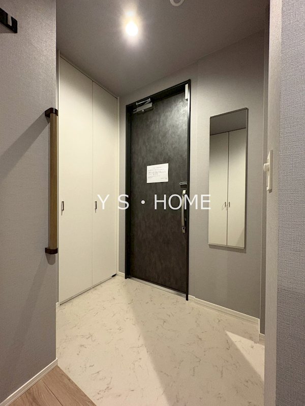 ザ・カリフォルニアレジデンス 玄関