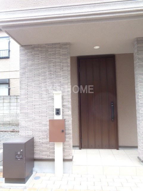 ニュー・ベルデ 玄関