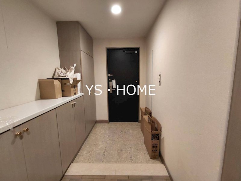 クリスタルコート 玄関