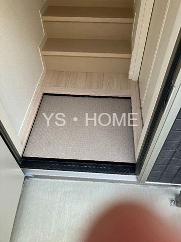 カモナジョイナス 玄関