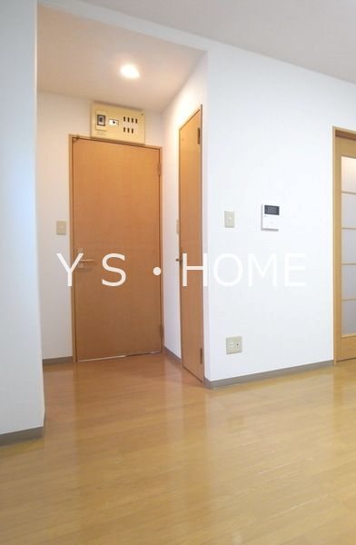 ホワイトビル 玄関