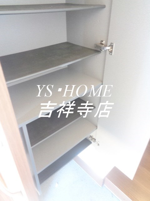 ルシード井の頭 玄関