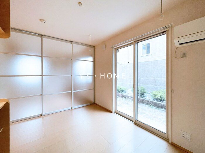 　スイーベル リビング