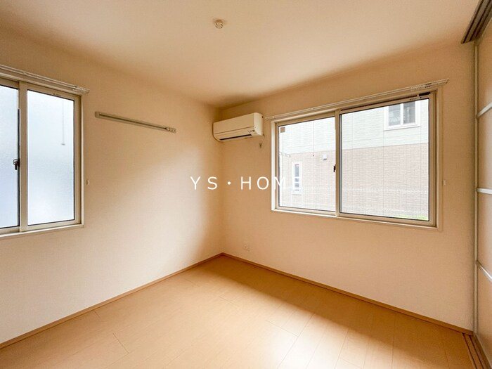 　スイーベル ベッドルーム