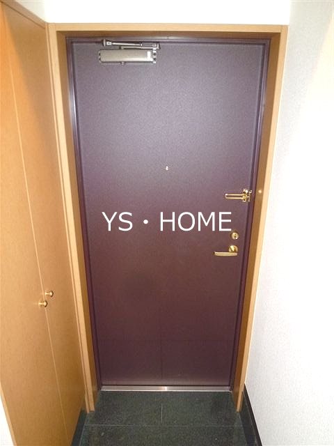 レジディア新中野 玄関