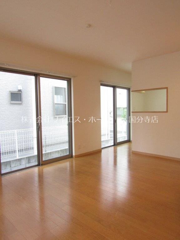 上水南町三丁目戸建貸家　Ａ棟   リビング