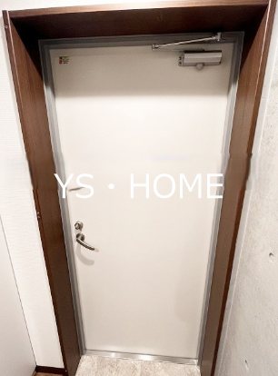 アルティザ新宿落合ソノリテ 玄関